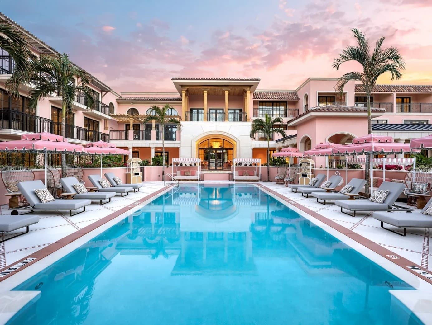 Luxury suite at Palmhouse Florida with sea view